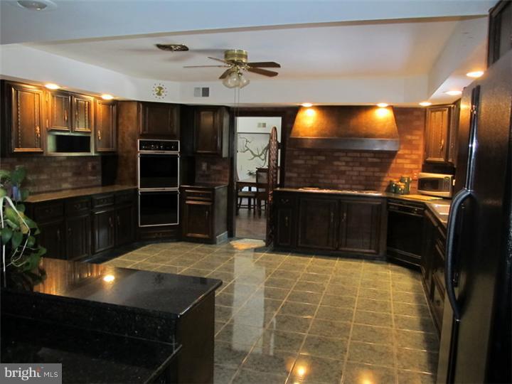 863 Milmar Road Radnor, PA 19073 - Photo 5 of 25 Kitchen