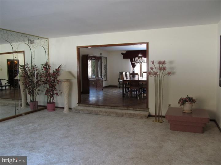 863 Milmar Road Radnor, PA 19073 - Photo 8 of 25