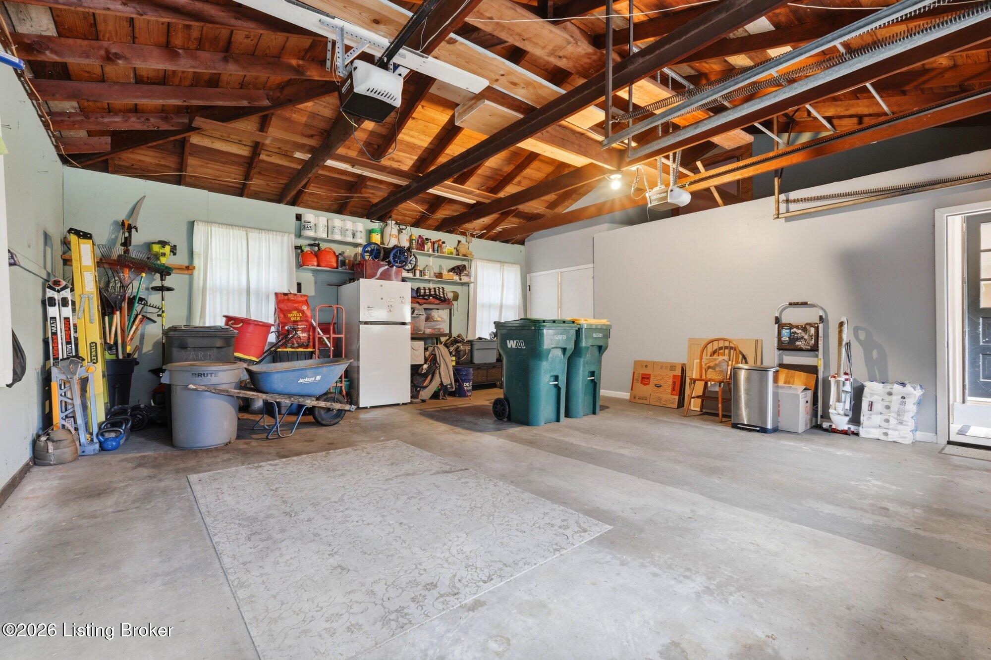 7302 Boxwood Road Louisville, KY 40222 - Photo 32 of 57 Attached 2 car garage