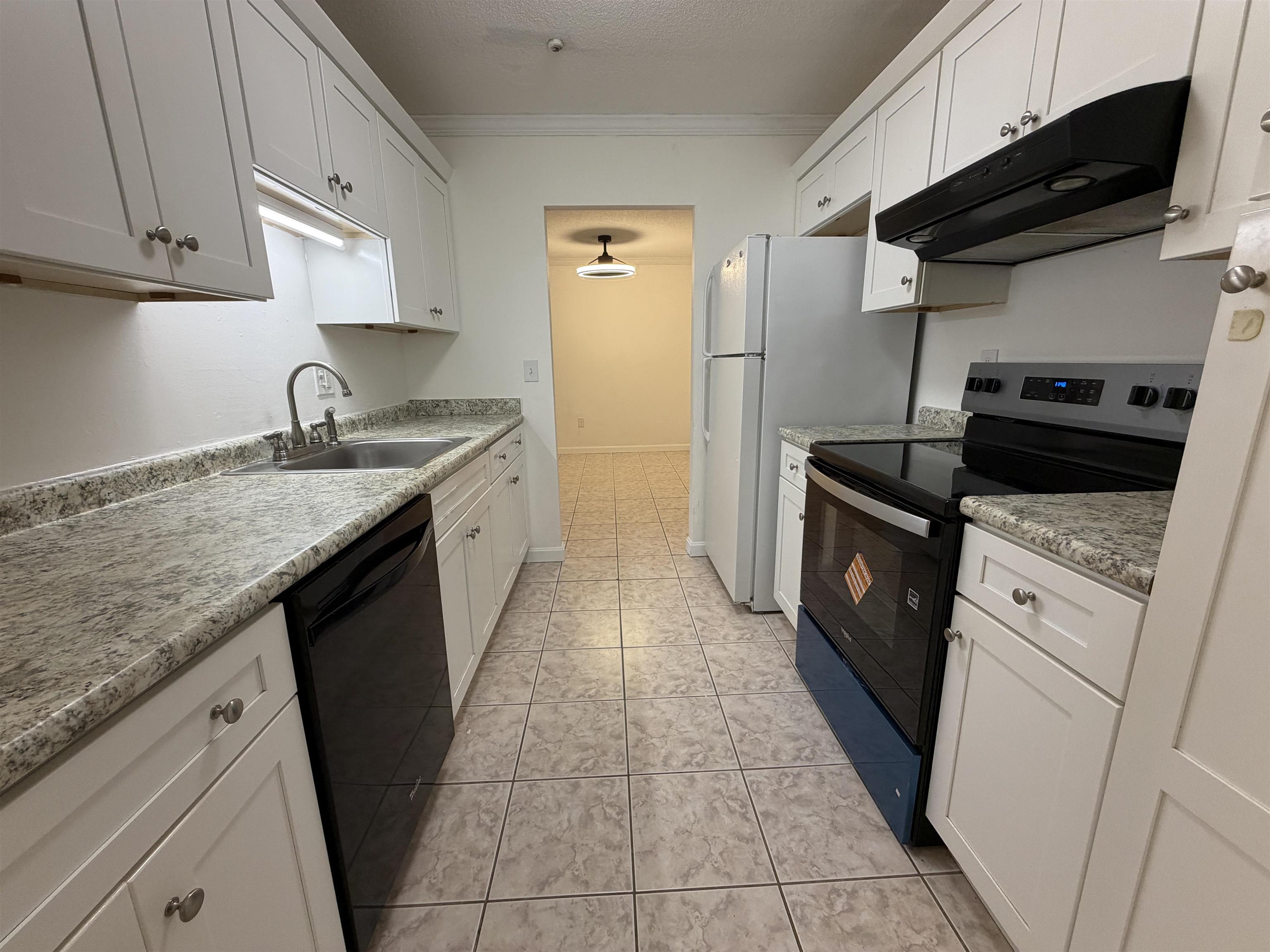 14 Strawberry Bank Road, Unit 16 Nashua, NH 03062 - Photo 1 of 18