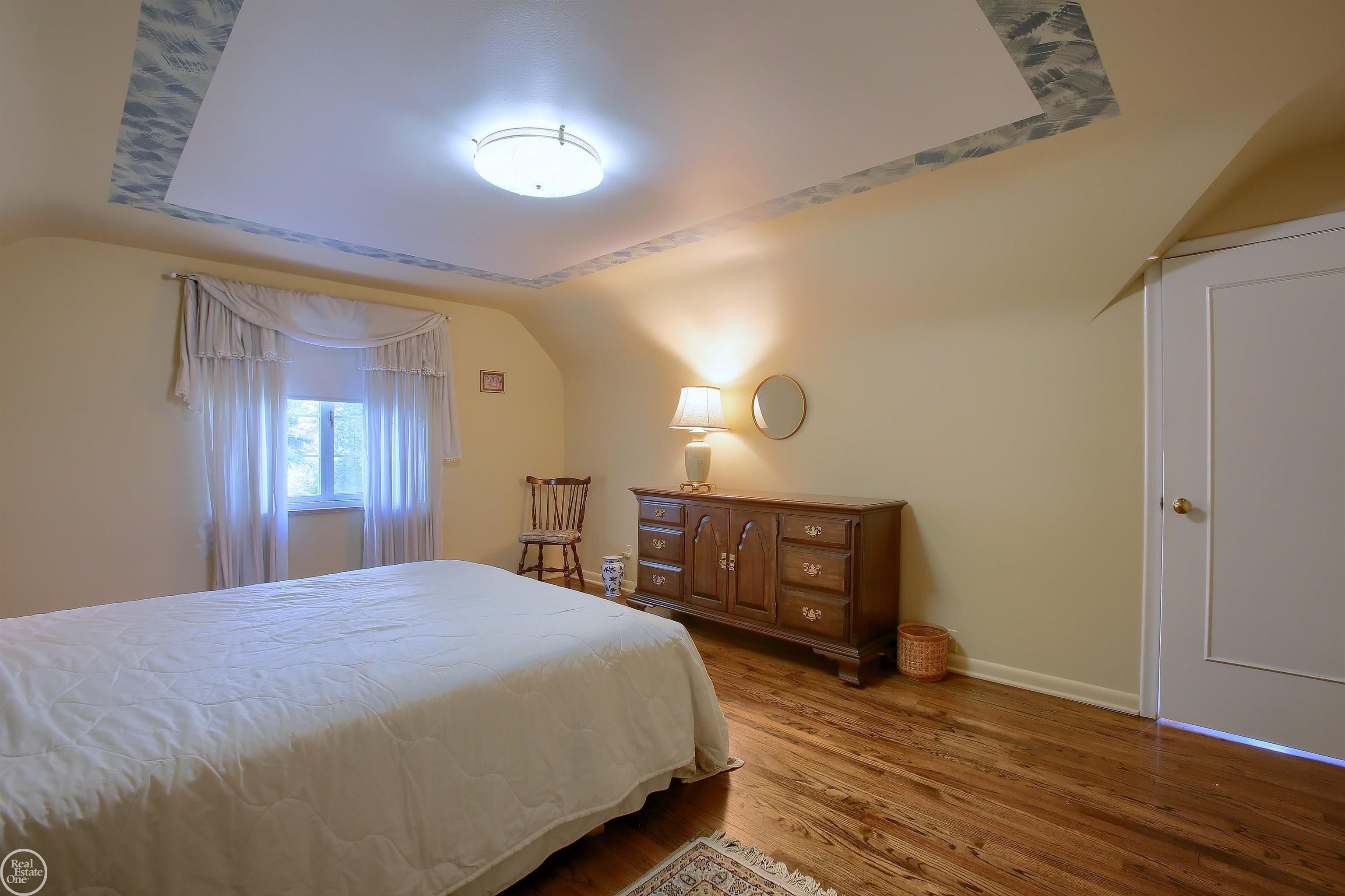 1242 Hawthorne Road Grosse Pointe, MI 48236 - Photo 15 of 32 50101939-14.JPG