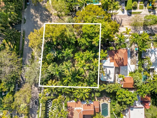 $5,990,000 | 5810 North Bayshore Drive, Miami, FL 33137