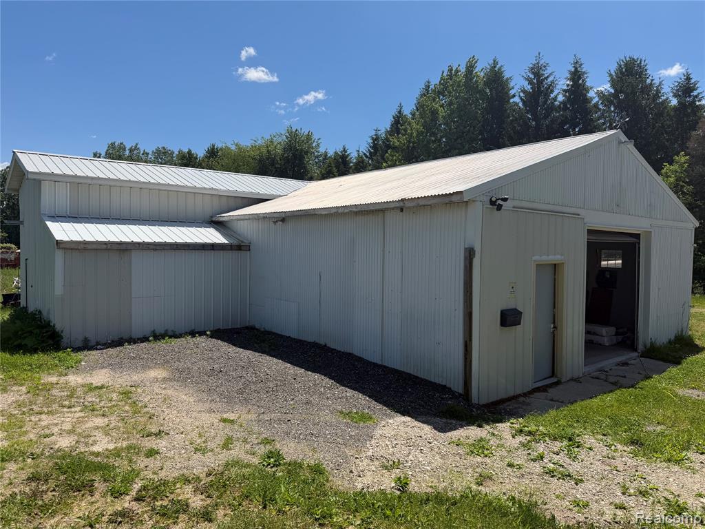 1246 House Road North Webberville, MI 48892 - Photo 3 of 23