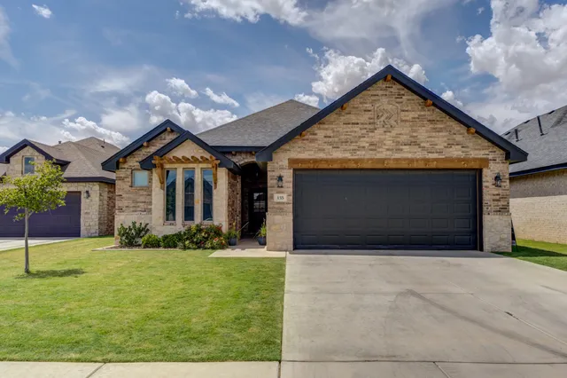 $349,500 | 135 Calvin Drive, Wolfforth, TX 79382