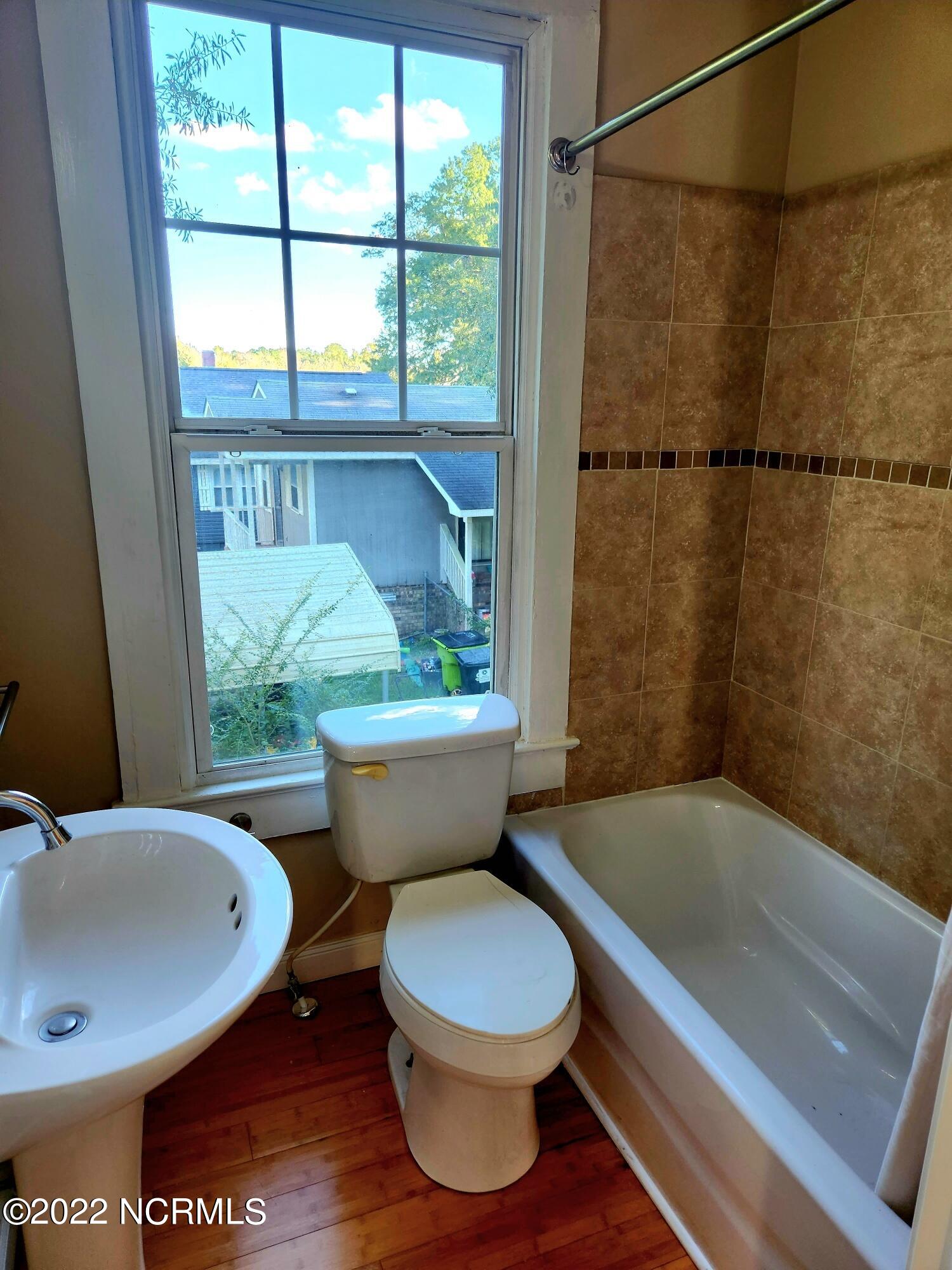 3107 Oaks Road New Bern, NC 28560 - Photo 28 of 41 Upstairs Bath