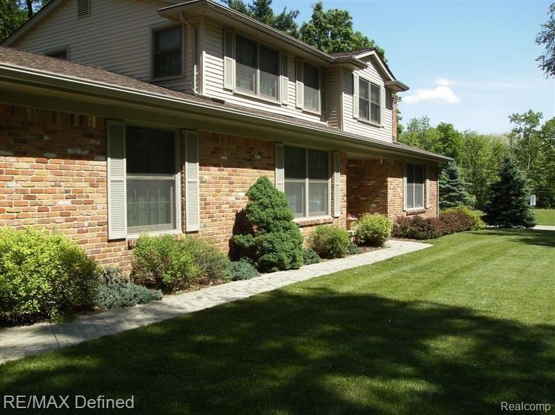 471 Broadleaf Drive Rochester, MI 48306 - Photo 3 of 24 HPIM4119_(Medium).JPG