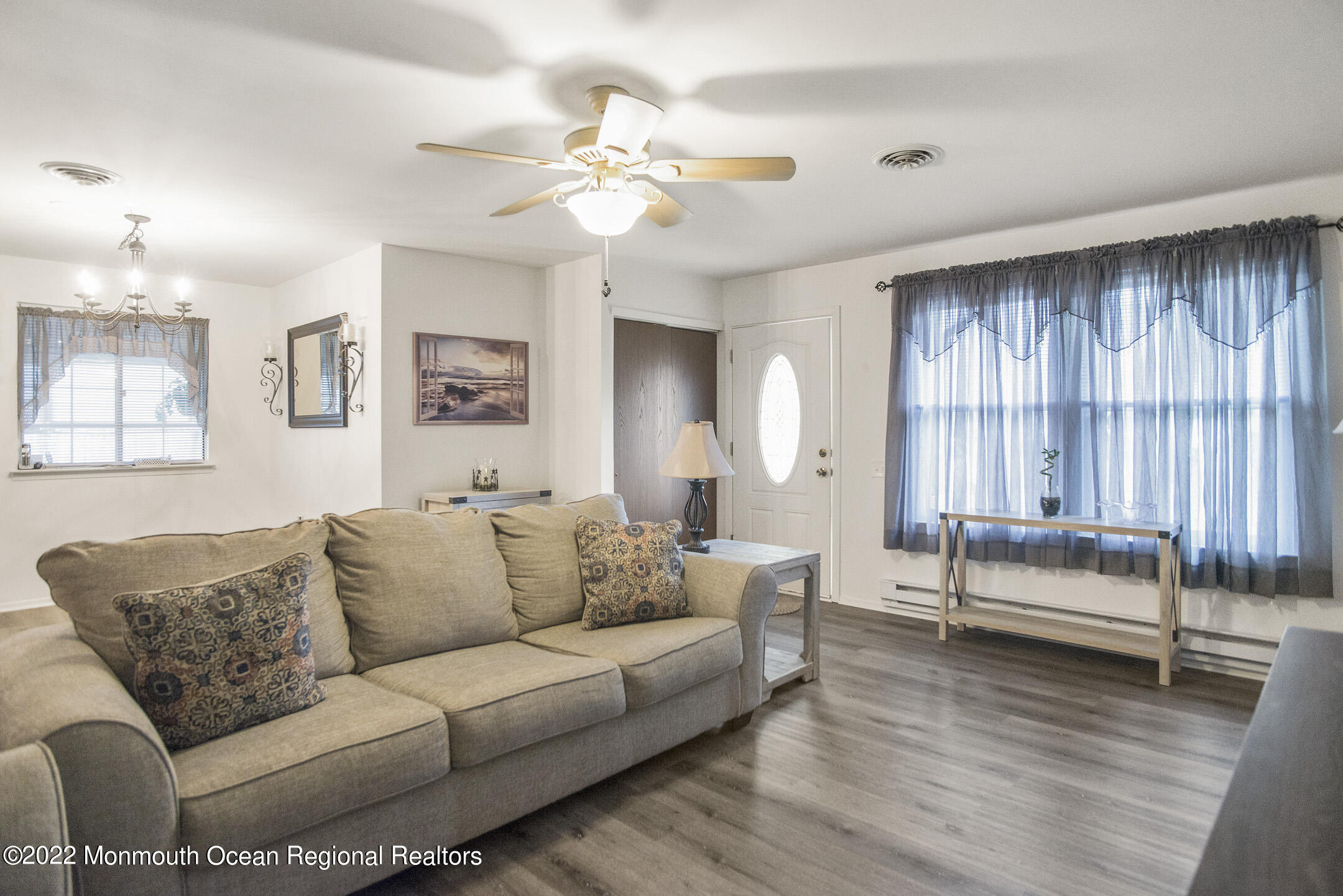 65 B Sunset Road, Unit 60 Whiting, NJ 08759 - Photo 4 of 18 Living Room