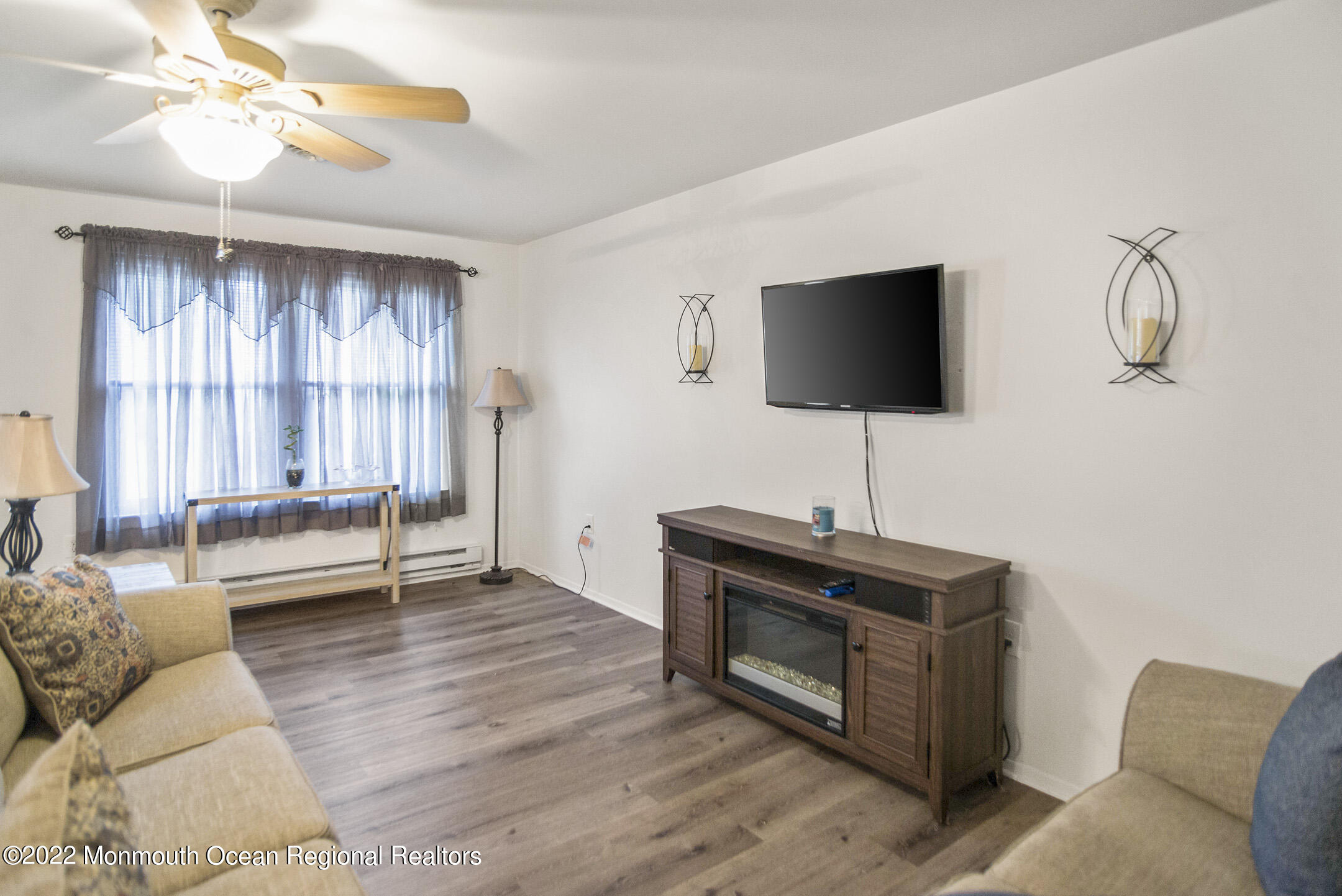 65 B Sunset Road, Unit 60 Whiting, NJ 08759 - Photo 5 of 18 Living Room