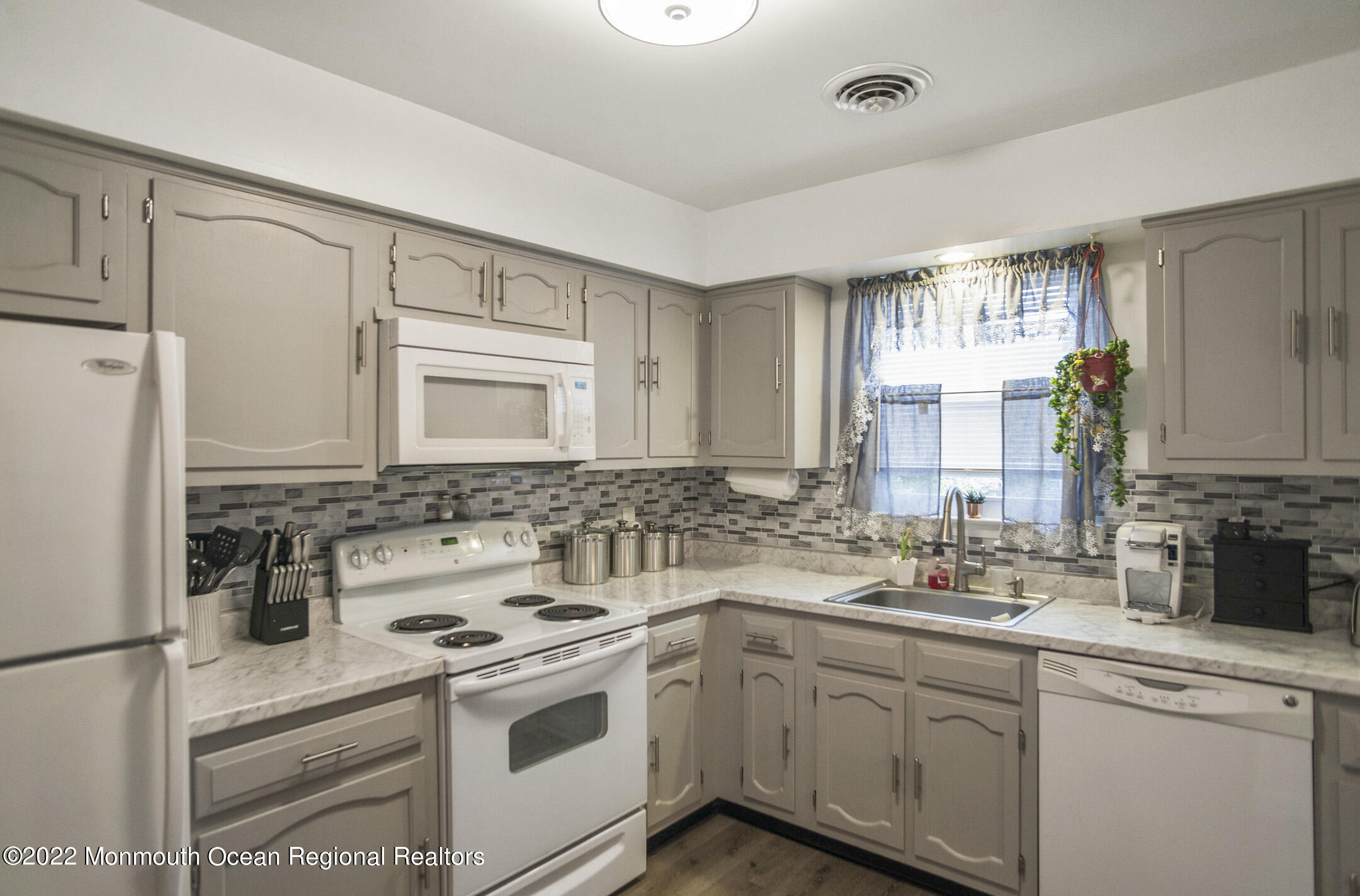 65 B Sunset Road, Unit 60 Whiting, NJ 08759 - Photo 10 of 18 Kitchen