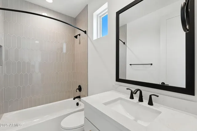 $995,000 | 3332 South Quinn Avenue, Gilbert, AZ 85297