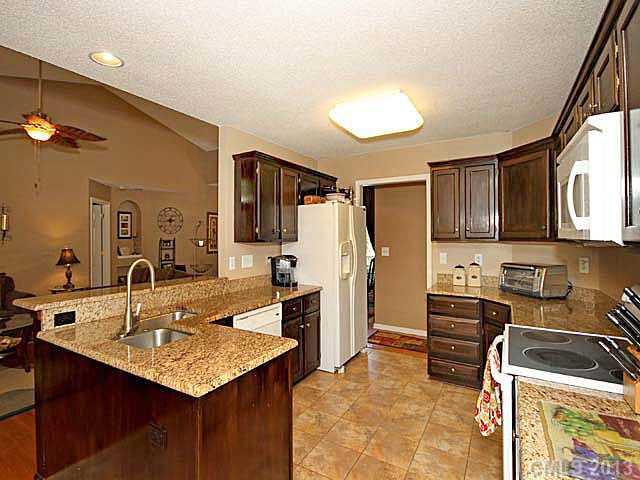 12518 Newstead Road, Unit 8 Huntersville, NC 28078 - Photo 4 of 16