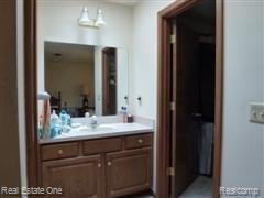 1401 Bembridge Drive Rochester, MI 48307 - Photo 13 of 19 Vanity in Master Bath