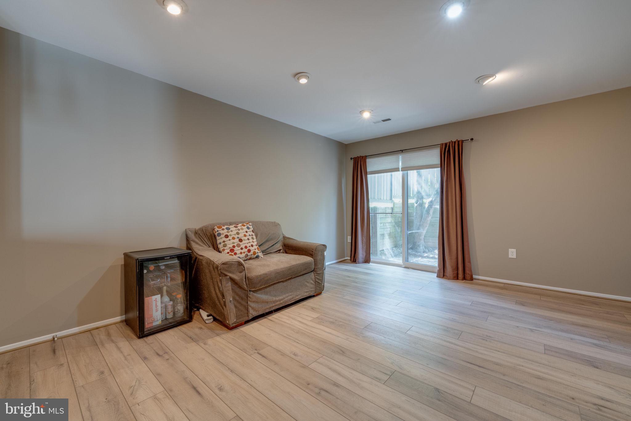 2329 Glade Bank Way Reston, VA 20191 - Photo 4 of 38
