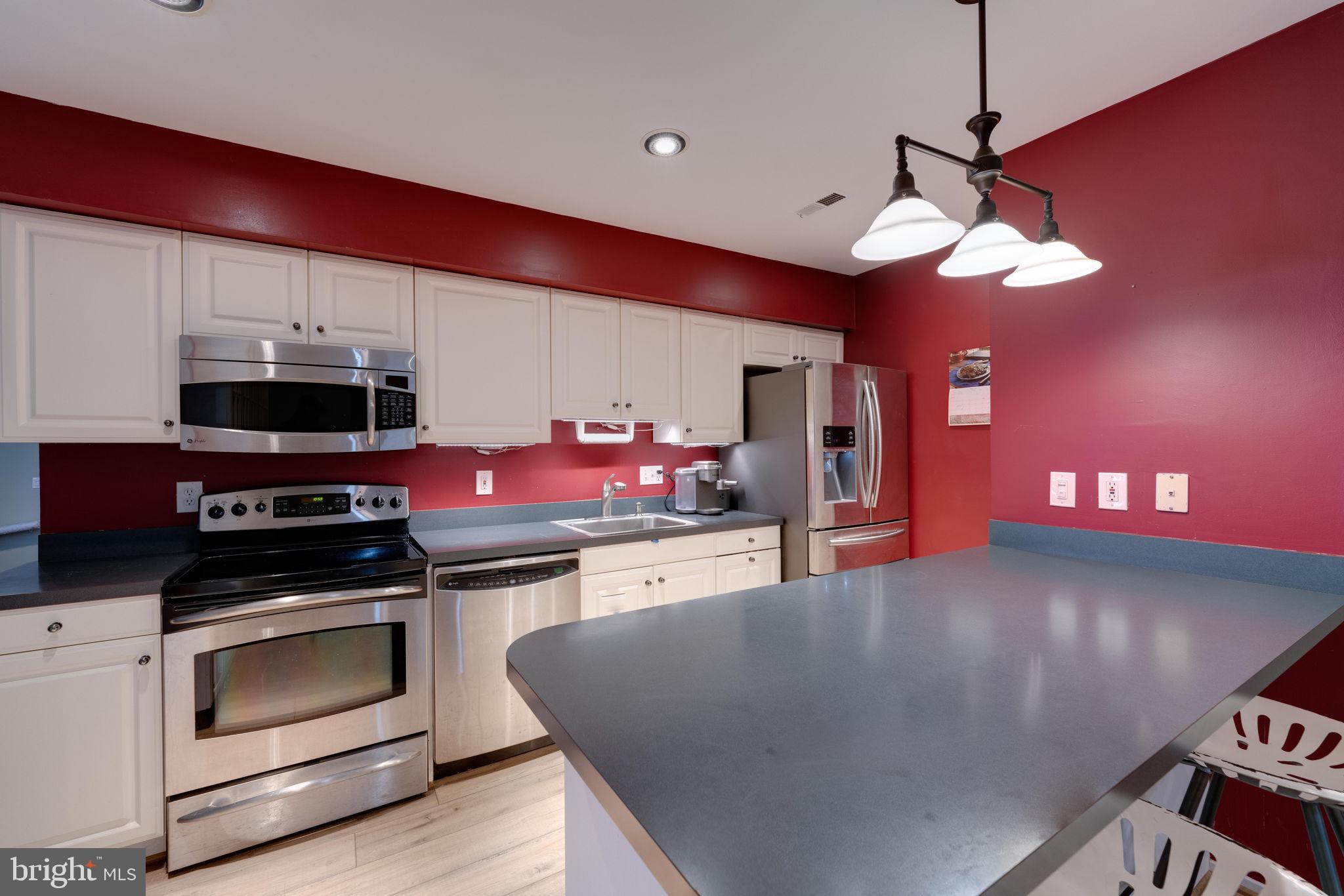 2329 Glade Bank Way Reston, VA 20191 - Photo 9 of 38