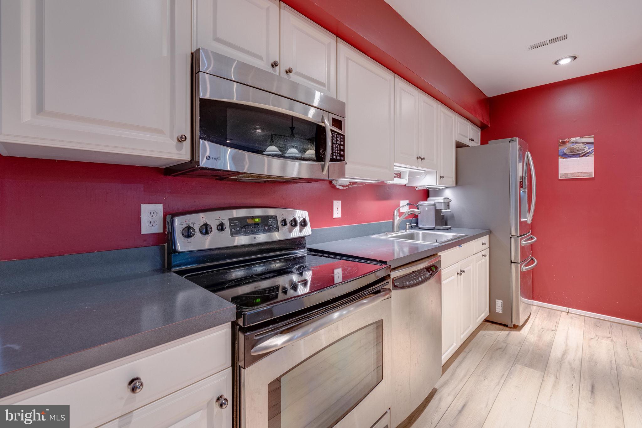 2329 Glade Bank Way Reston, VA 20191 - Photo 10 of 38