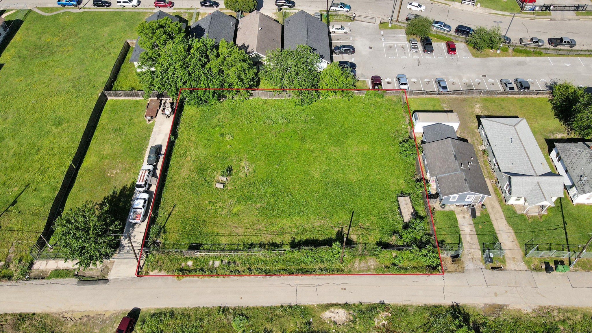 1403 Press Street Houston, TX 77020 - Photo 3 of 11 Fenced private lot