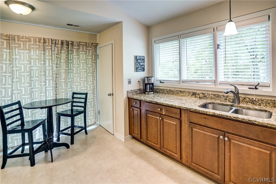 2909 Cove Ridge Trace Midlothian, VA 23112 - Photo 6 of 18 Eat in area of kitchen