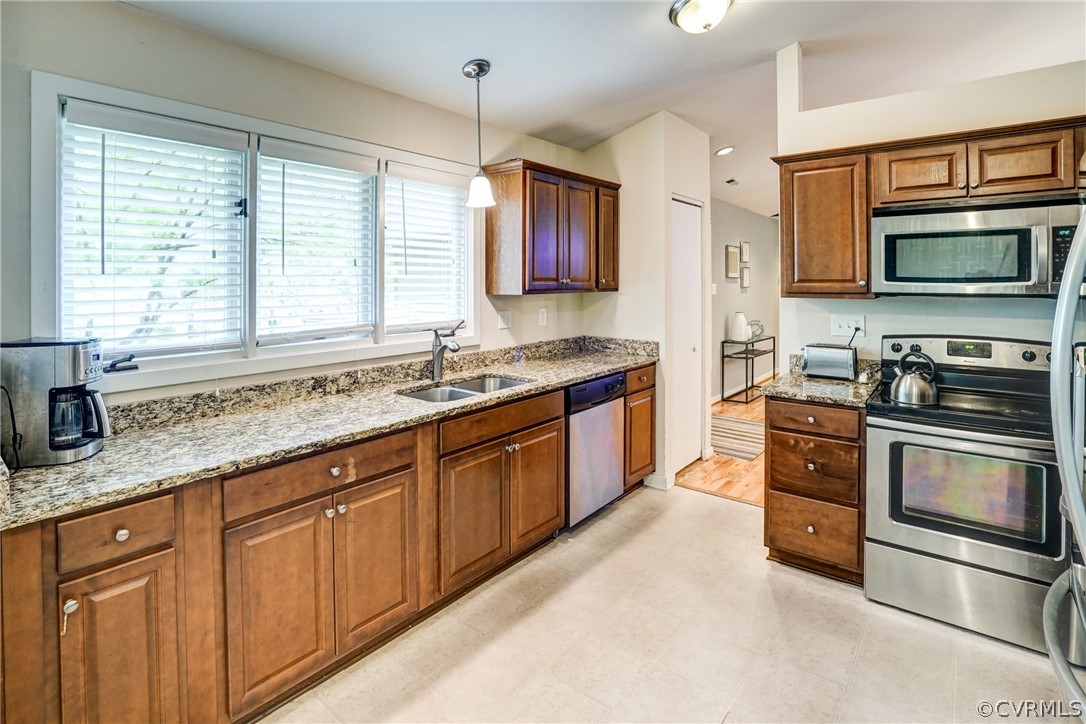 2909 Cove Ridge Trace Midlothian, VA 23112 - Photo 8 of 18 Kitchen also has vaulted ceiling. Gives a very sp