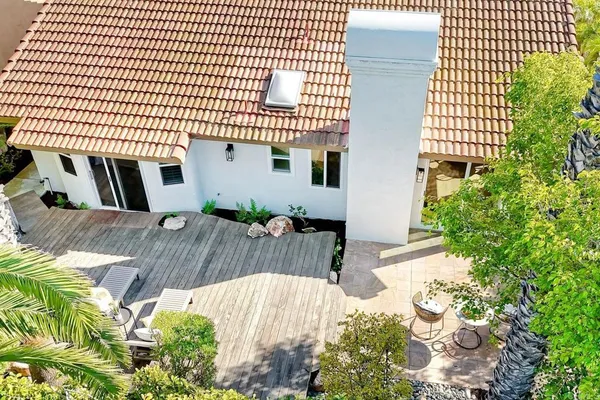 a view of a garage