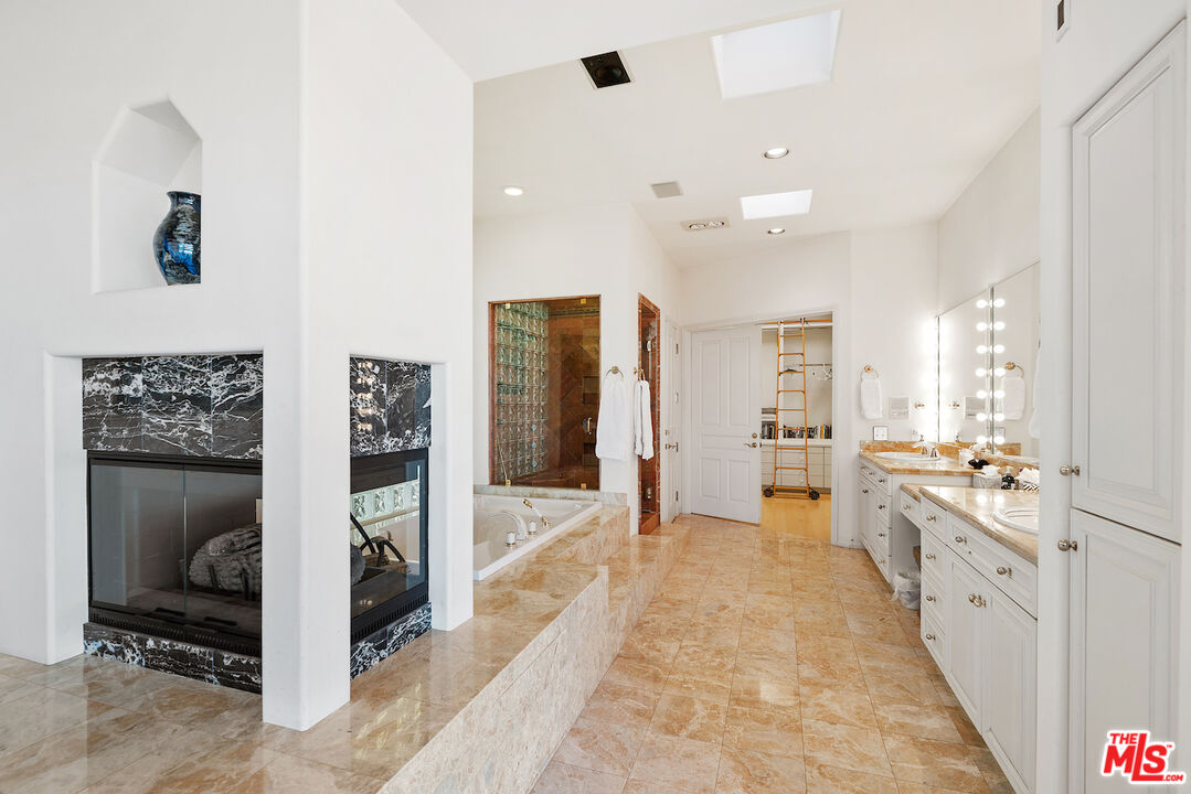 7350 Brodiaea Way La Jolla, CA 92037 - Photo 32 of 60