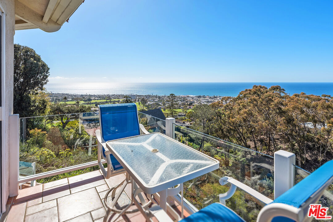 7350 Brodiaea Way La Jolla, CA 92037 - Photo 36 of 60 a view of a city from a terrace