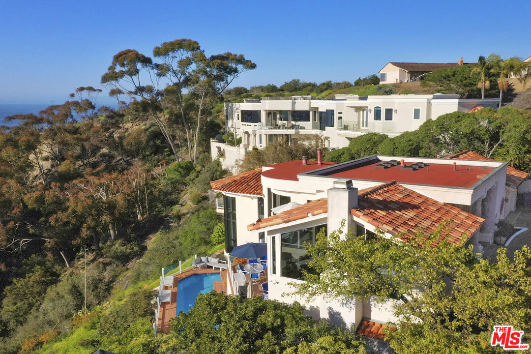 7350 Brodiaea Way La Jolla, CA 92037 - Photo 59 of 60 an aerial view of multiple houses with a yard
