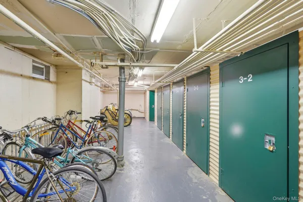 $295,500 | 3 Bryant Crescent, Unit 1D, White Plains, NY 10605