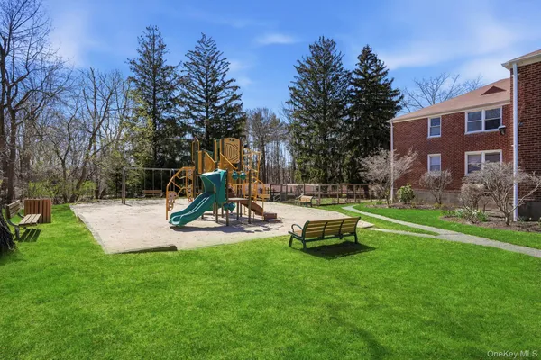 $295,500 | 3 Bryant Crescent, Unit 1D, White Plains, NY 10605