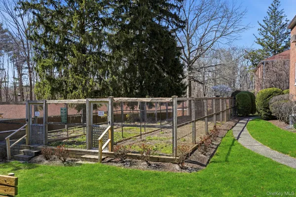 $295,500 | 3 Bryant Crescent, Unit 1D, White Plains, NY 10605