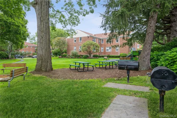 $295,500 | 3 Bryant Crescent, Unit 1D, White Plains, NY 10605