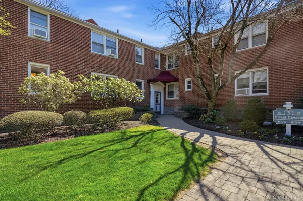 $295,500 | 3 Bryant Crescent, Unit 1D, White Plains, NY 10605