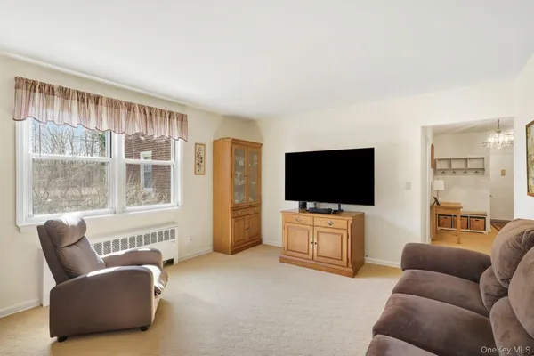 $295,500 | 3 Bryant Crescent, Unit 1D, White Plains, NY 10605