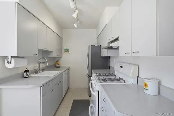 $295,500 | 3 Bryant Crescent, Unit 1D, White Plains, NY 10605
