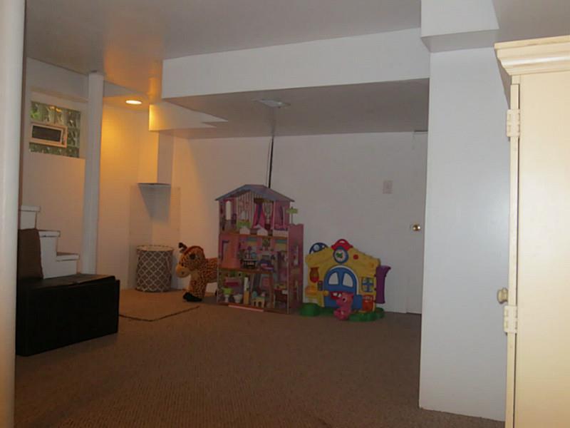 1904 Warriors Road Pittsburgh, PA 15205 - Photo 17 of 24 Basement/Game Room.