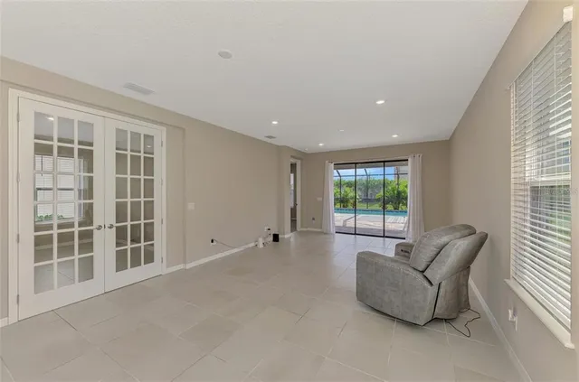 a view of livingroom with furniture