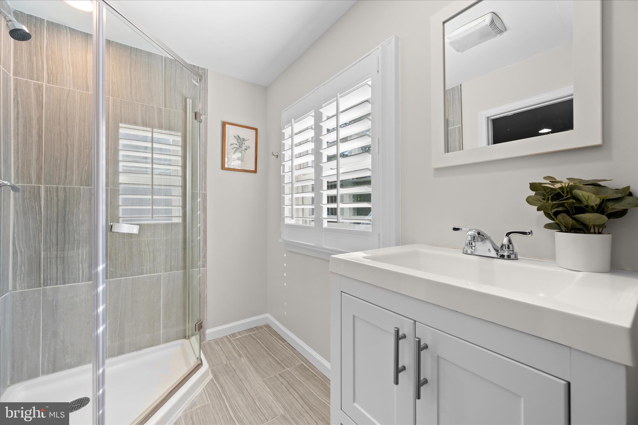 2021 Lansdowne Way Silver Spring, MD 20910 - Photo 37 of 64 Bathroom
