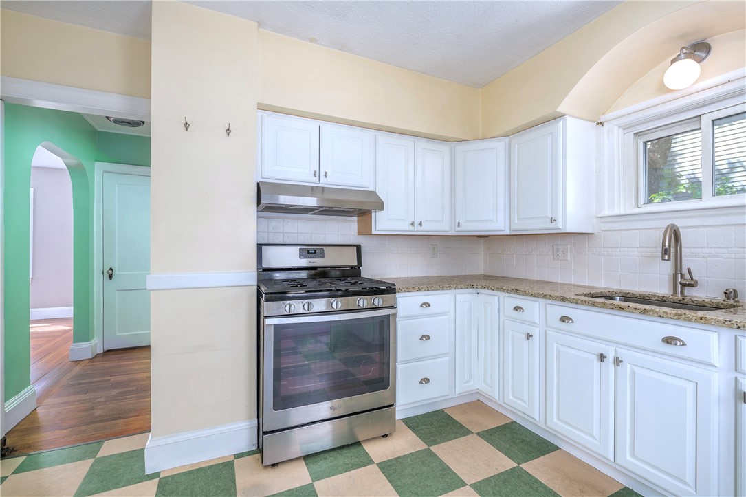 31 Errol Street Warwick, RI 02888 - Photo 16 of 34