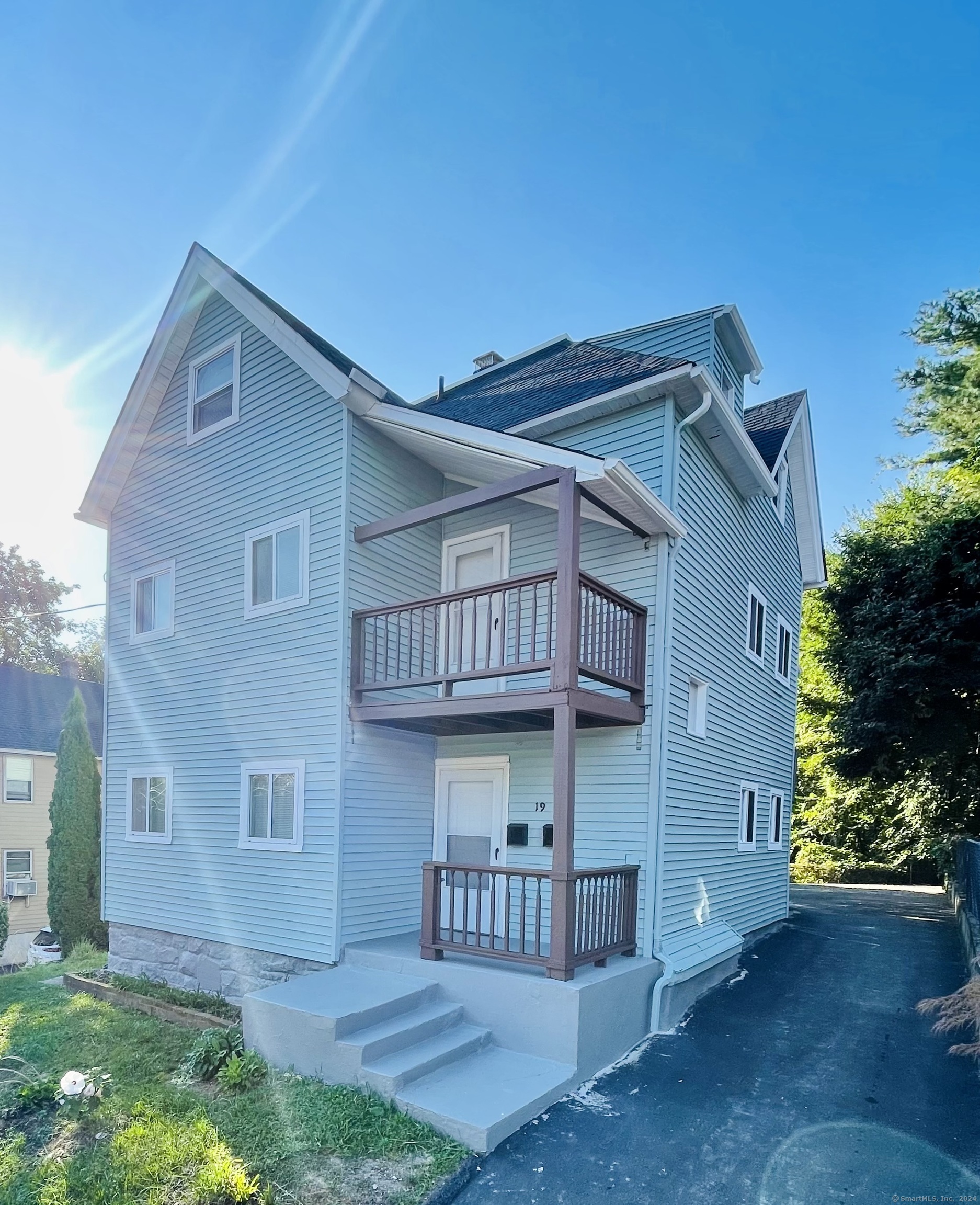 19 Warren Street Hartford, CT 06120 - Photo 1 of 1