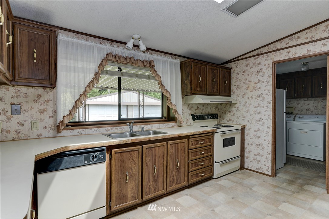 5740 Schoth Road Southwest Tumwater, WA 98512 - Photo 12 of 32 Gallery Image 12