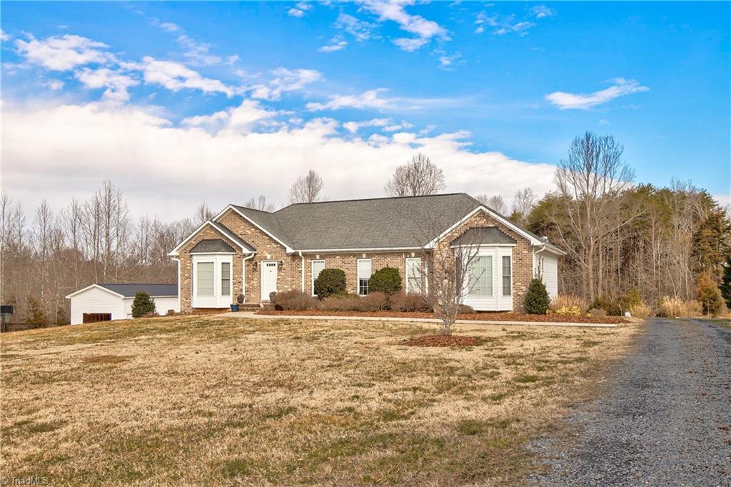 625 Massey Road Reidsville, NC 27320 - Photo 4 of 46 Gallery Image 4