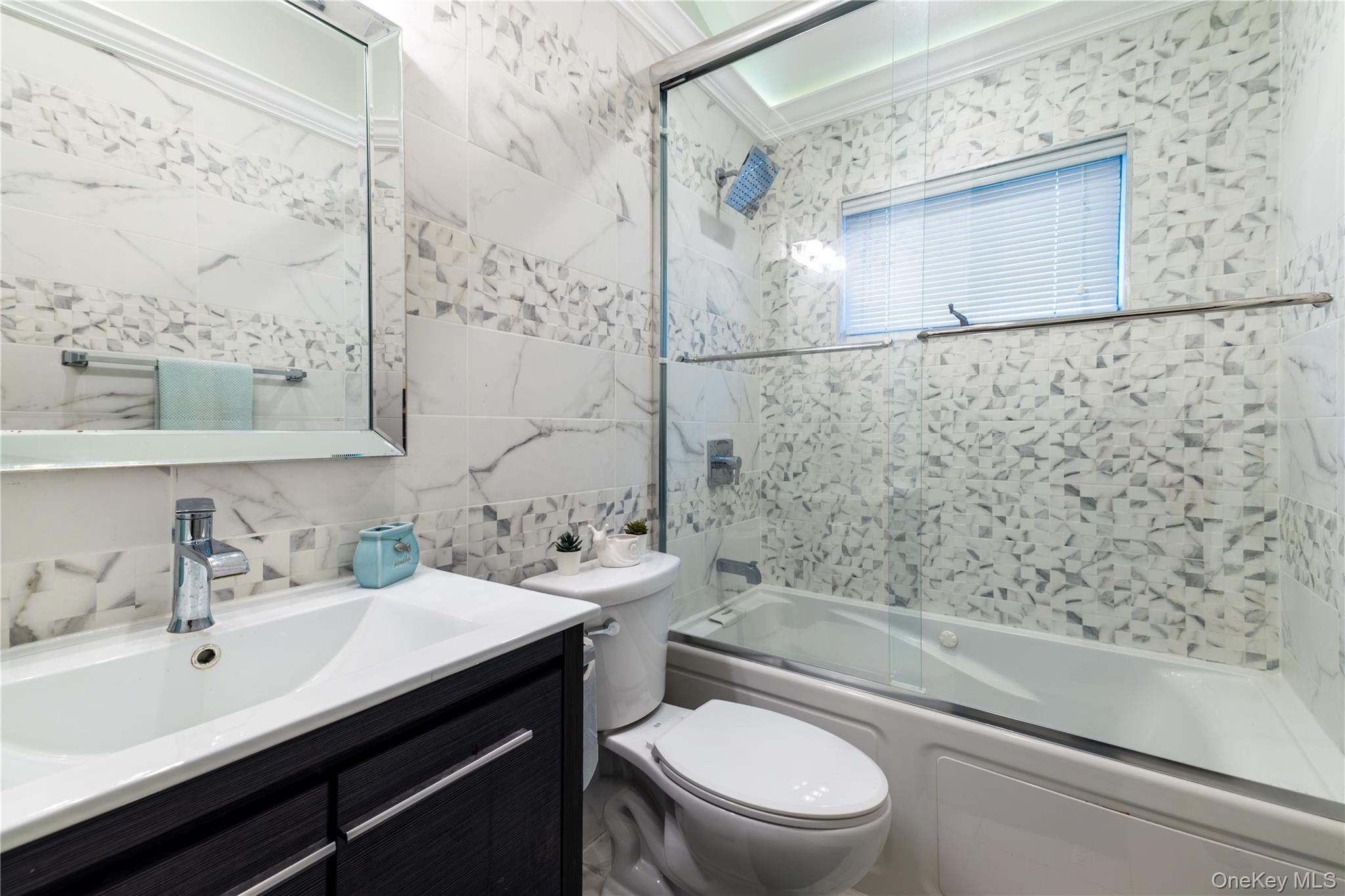 2590 Riverside Drive Wantagh, NY 11793 - Photo 14 of 27