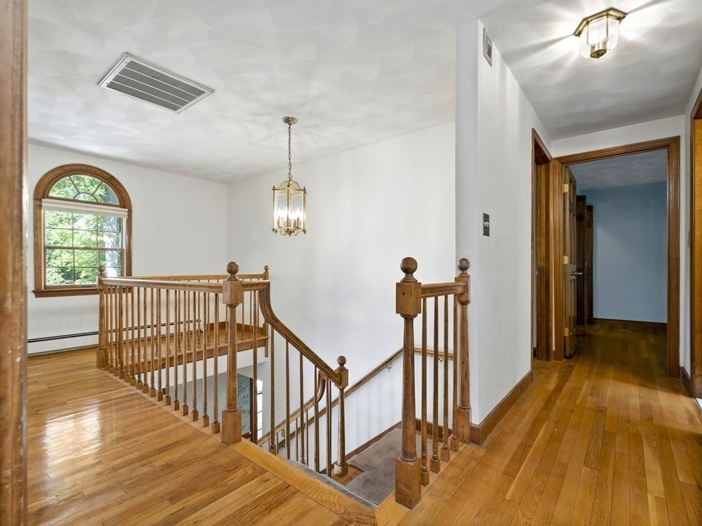 7 Garden Road Wellesley, MA 02481 - Photo 13 of 29