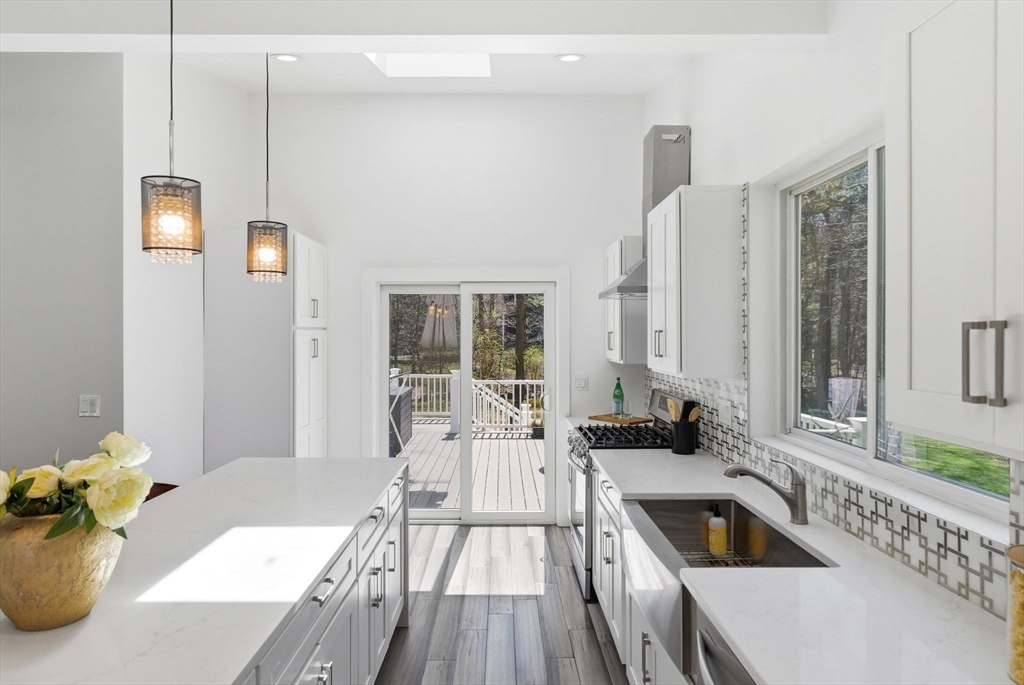230 Carlisle Road Bedford, MA 01730 - Photo 4 of 35