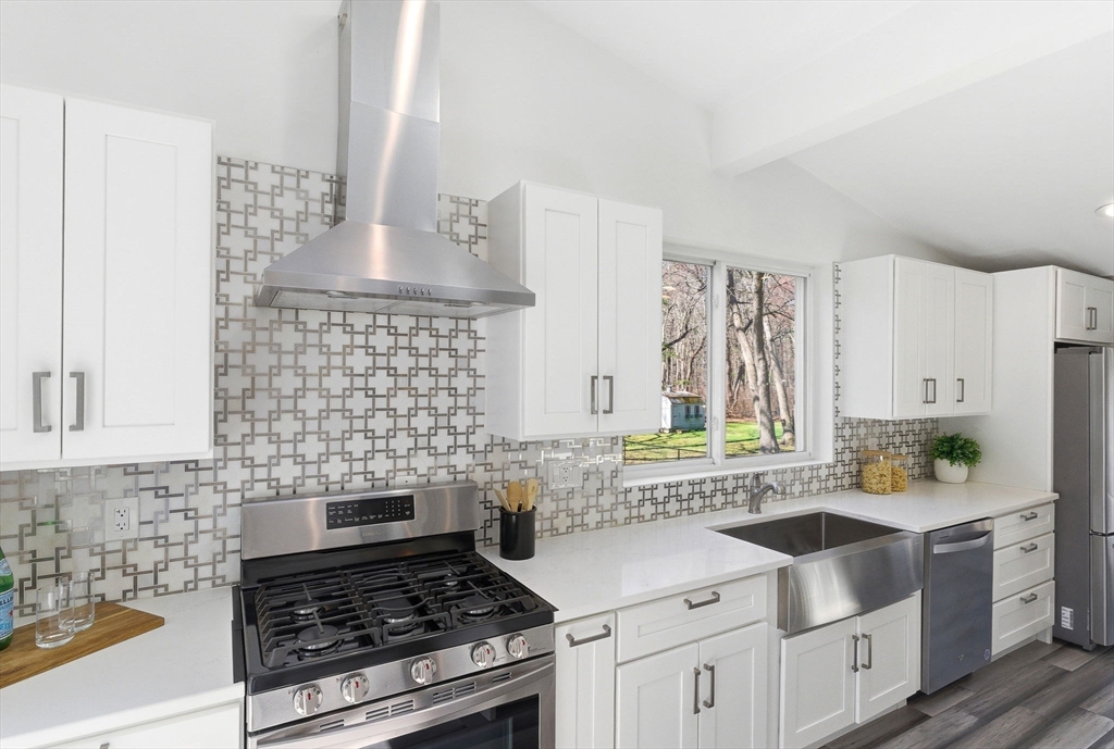 230 Carlisle Road Bedford, MA 01730 - Photo 5 of 35