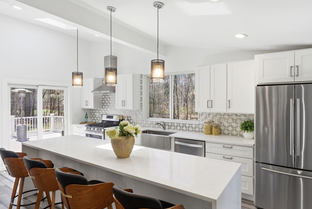 230 Carlisle Road Bedford, MA 01730 - Photo 7 of 35