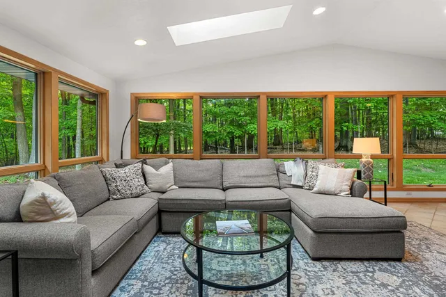 $864,900 | 4331 Pittco Road, Green Bay, WI 54313