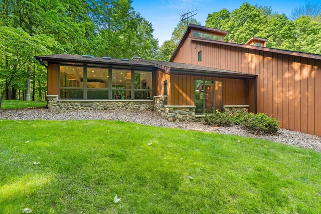 $864,900 | 4331 Pittco Road, Green Bay, WI 54313