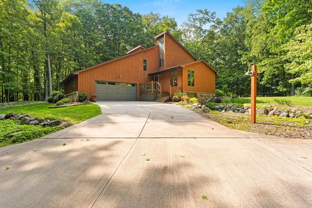$864,900 | 4331 Pittco Road, Green Bay, WI 54313