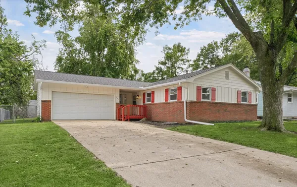 $239,900 | 1223 Townley Drive, Bloomington, IL 61704