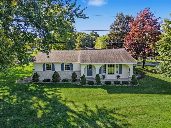 $399,000 | 16370 Pinewood Avenue, Spring Lake, MI 49456